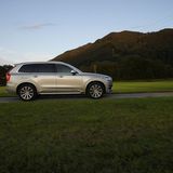 Der Volvo XC90 D5 erreicht eine Höchstgeschwindigkeit von 220 km/h