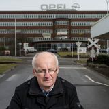 Portrait von Rainer Einenkel, Betriebsratsvorsitzender des Opel-Werks in Bochum und Mitglied im Aufsichtsrat der Adam Opel AG, am 03.03.2015 vor dem kürzlich geschlossenen Opel-Werk in Bochum. 