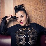 Dr. Reyhan Şahin, Künstlername Lady Bitch Ray, ist eine deutschsprachige Rapperin, Schauspielerin, promovierte Sprachwissenschaftlerin und ehemalige Radiomoderatorin. Hier posiert Şahin am 20.01.2015 in einem Hamburger Kaffee.