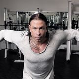 Tim Wiese, deutscher Fußballtorhüter, tainiert am 06.10.2014 in einem Fitnessstudio in Lilienthal bei Bremen
