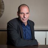 Yanis Varoufakis posiert am 04.02.2015 für ein Portrait im Hotel Hilton in Berlin.