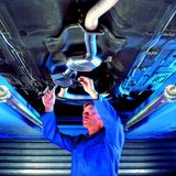 Der Schadstoffausstoß von Diesel-Motoren kann auf das erlaubte Maß reduziert werden. Das kostet entweder Geld oder treibt den Ve