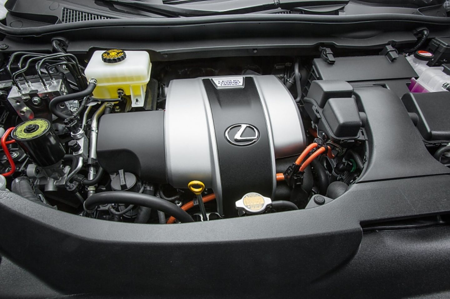 Lexus RX 450h - auch der Lexus kommt ohne Stecker