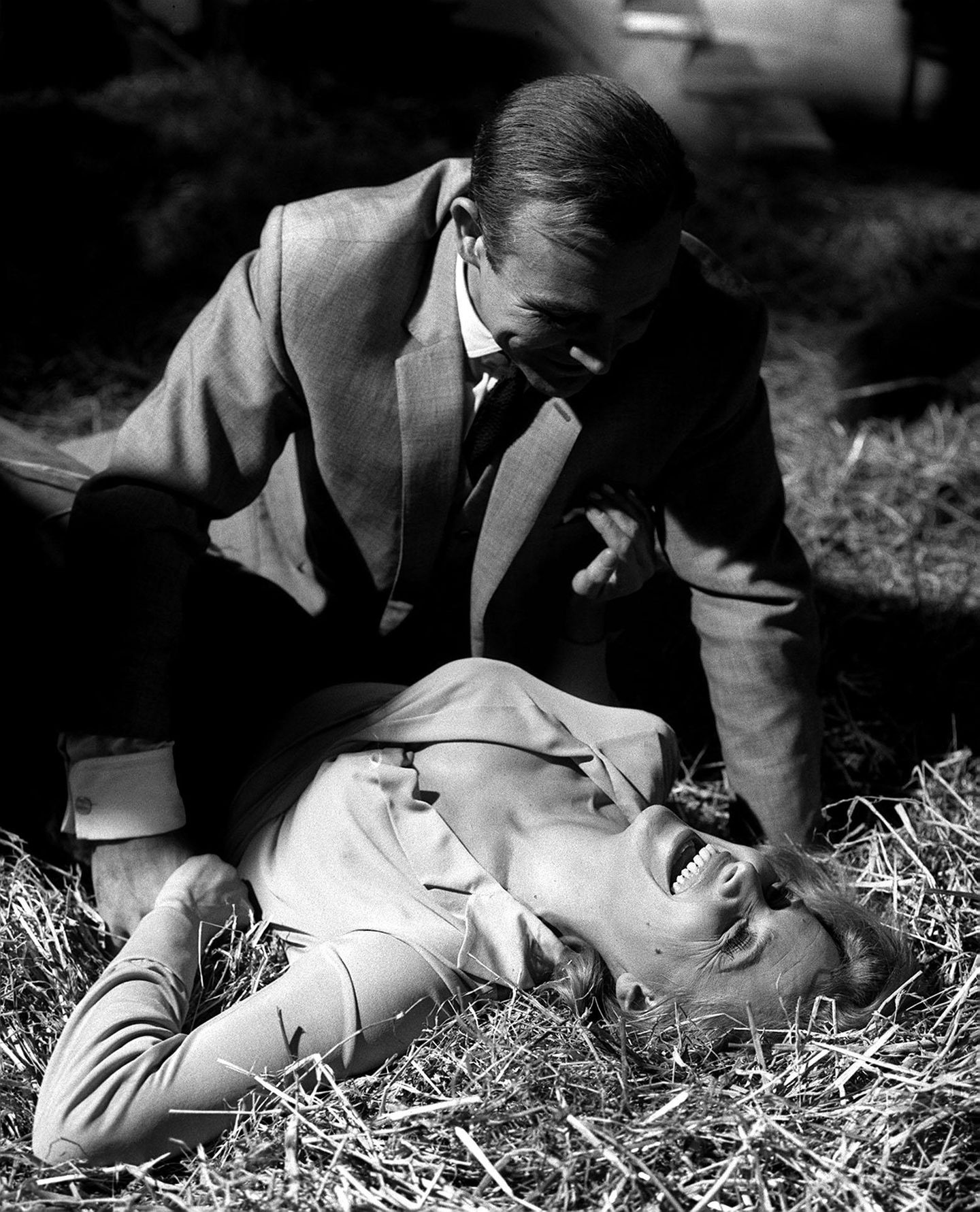 Platz 3  Allein schon wegen ihres Filmnamens gebührt Honor Blackman der dritte Platz: Sie war in "Goldfinger" die Pussy Galore, Pilotin und Chefin einer Fliegerstaffel. Weil Bond sie verführt, hilft sie ihm später. Einem modernen Frauenbild entspricht das nicht.