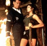 Platz 10  Denise Richards verkörperte als Christmas Jones in "Die Welt ist nicht genug" an der Seite von Pierce Brosnan eine Atomphysikerin. Von der Zeitschrift "Entertainment Weekly" wurde sie dafür zum "schlechtesten Bond-Girl aller Zeiten" gewählt. Grund genug für einen zehnten Platz.