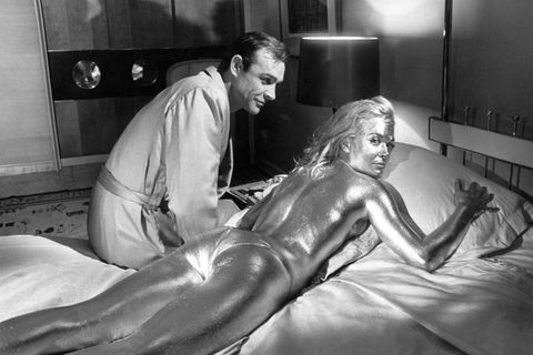 Platz 5  Shirley Eaton ist eines der berühmtesten Bond-Girls überhaupt. Als Jill Masterson starb sie den "Goldfinger"-Tod. Nicht ohne vorher mit Sean Connery als Bond im Bett gelandet zu sein.