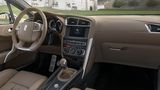 Das Cockpit entspricht dem der DS4-Limousine