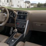 Das Cockpit entspricht dem der DS4-Limousine