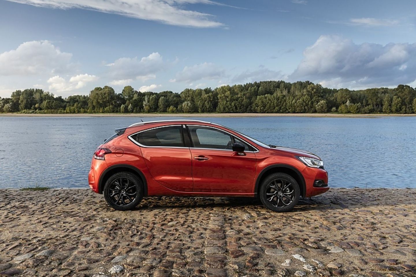 Der DS4 Crossback BlueHDI 180 ist 4,28 Meter lang