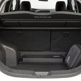 Wird die Rückbank umgeklappt, passen 911 Liter Gepäck in den Leaf hinein.