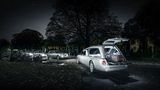 Das britische Bestattungsunternehmen A. W. Lymn mit seiner Rolls Royce Flotte