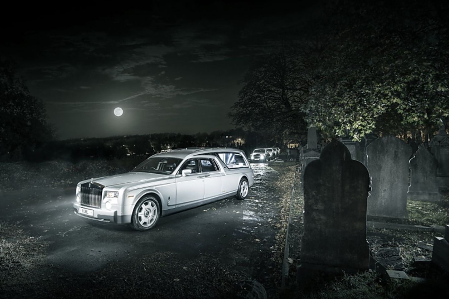 Das britische Bestattungsunternehmen A. W. Lymn mit seiner Rolls Royce Flotte