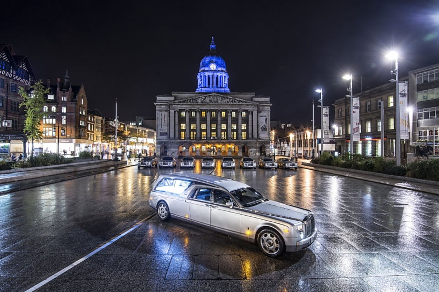 Das britische Bestattungsunternehmen A. W. Lymn mit seiner Rolls Royce Flotte