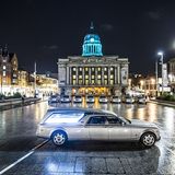 Das britische Bestattungsunternehmen A. W. Lymn mit seiner Rolls Royce Flotte