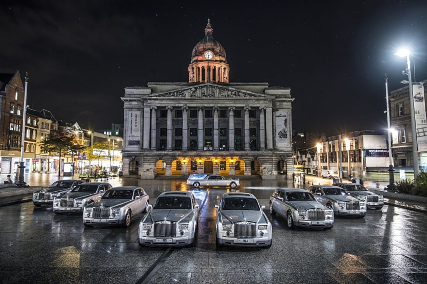Das britische Bestattungsunternehmen A. W. Lymn mit seiner Rolls Royce Flotte