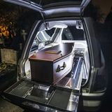 Das britische Bestattungsunternehmen A. W. Lymn mit seiner Rolls Royce Flotte