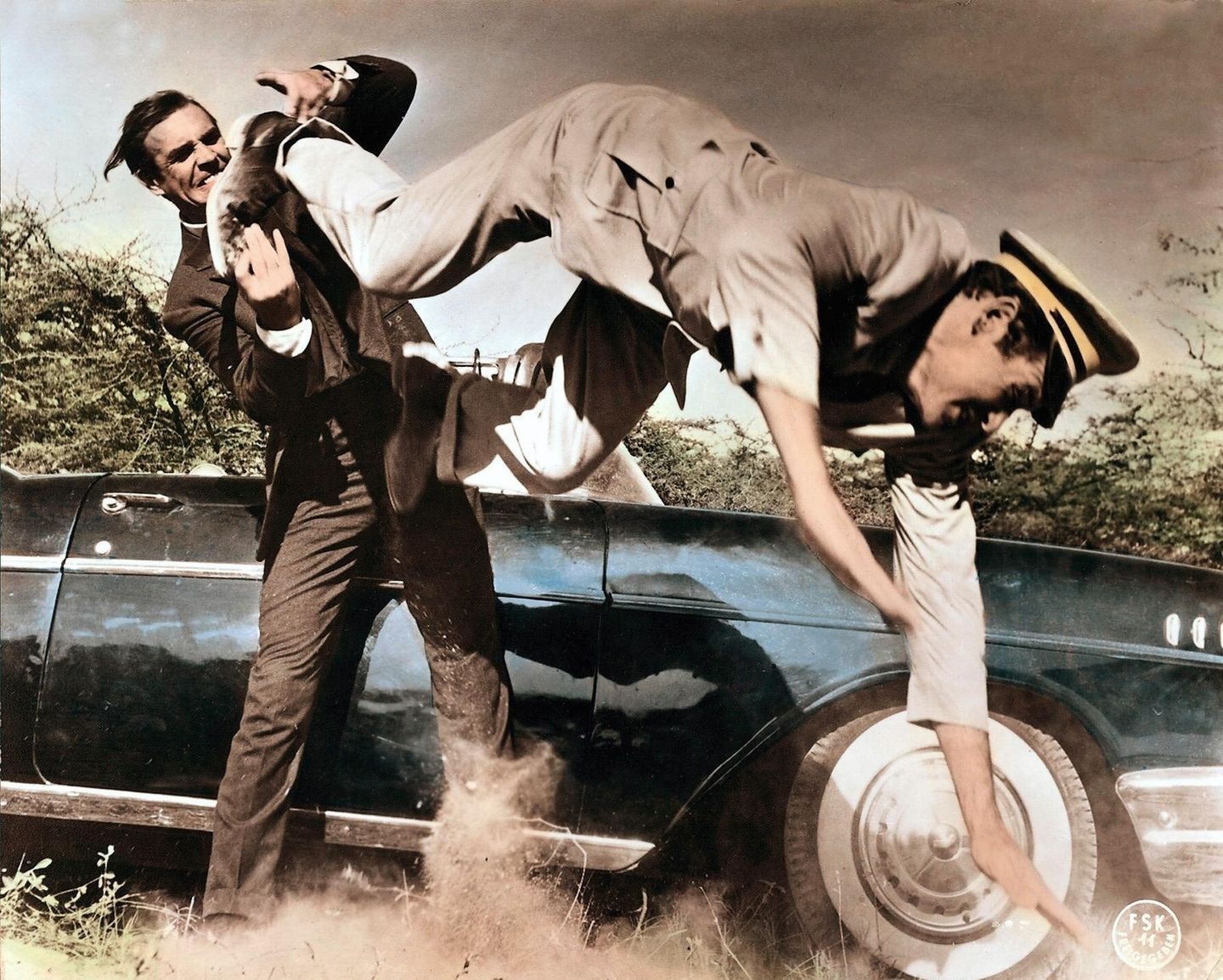 Sean Connery ist der beliebteste Bond-Darsteller aller Zeiten. Für den Film "Sag niemals nie" (1983) nahm er sogar extra Martial-Arts-Training. Dabei soll er seinen Trainer so verärgert haben, dass dieser ihm das Handgelenk brach. Bei seinem Lehrer handelt es sich um keinen Unbekannten: Es war Steven Seagal.