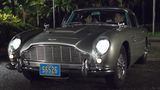 Der Aston Martin DBS lässt nicht nur die Herzen von Auto-Liebhabern höher schlagen. Er hält dank des Stunts in "Casino Royal" (2006), bei dem sich das Auto siebenmal (!) überschlägt, auch einen Weltrekord.