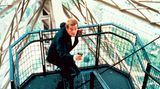 Wer hätte das gedacht? Roger Moore hatte ein Double für alle Szenen, in denen Bond rennt. Er findet, dass seine Art zu rennen dämlich aussieht.