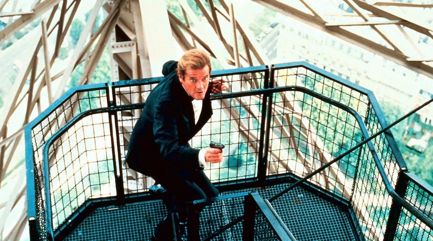Wer hätte das gedacht? Roger Moore hatte ein Double für alle Szenen, in denen Bond rennt. Er findet, dass seine Art zu rennen dämlich aussieht.