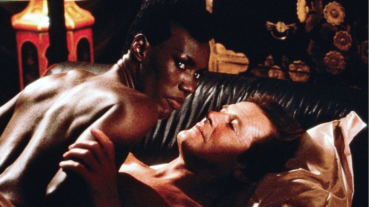 Er liebt die Gefahr: Drei von vier Frauen, mit denen Bond ein Techtelmechtel hatte, versuchten auch, ihn umzubringen.