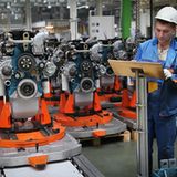Motorenproduktion bei GAZ in Jaroslawl