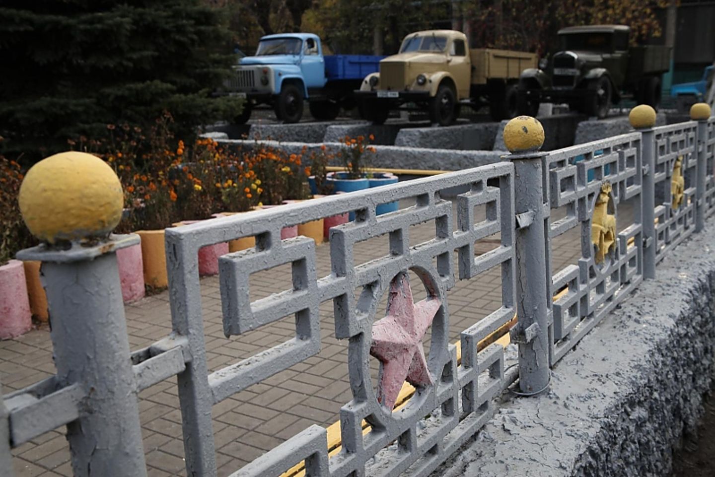 Zaun im GAZ-Werk in Nischnij Nowgorod
