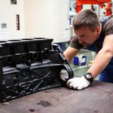 Motorenproduktion bei GAZ in Jaroslawl