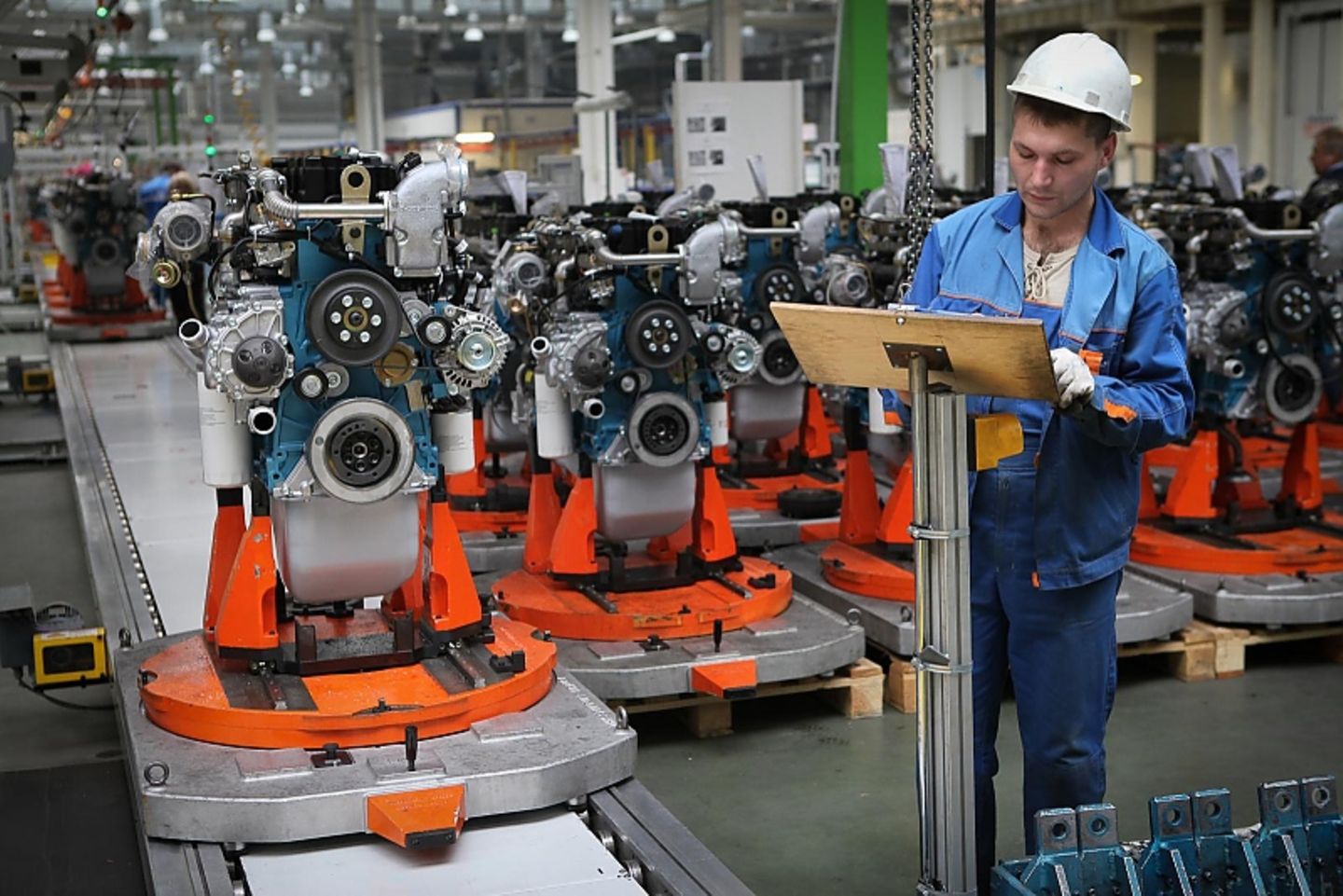 Motorenproduktion bei GAZ in Jaroslawl