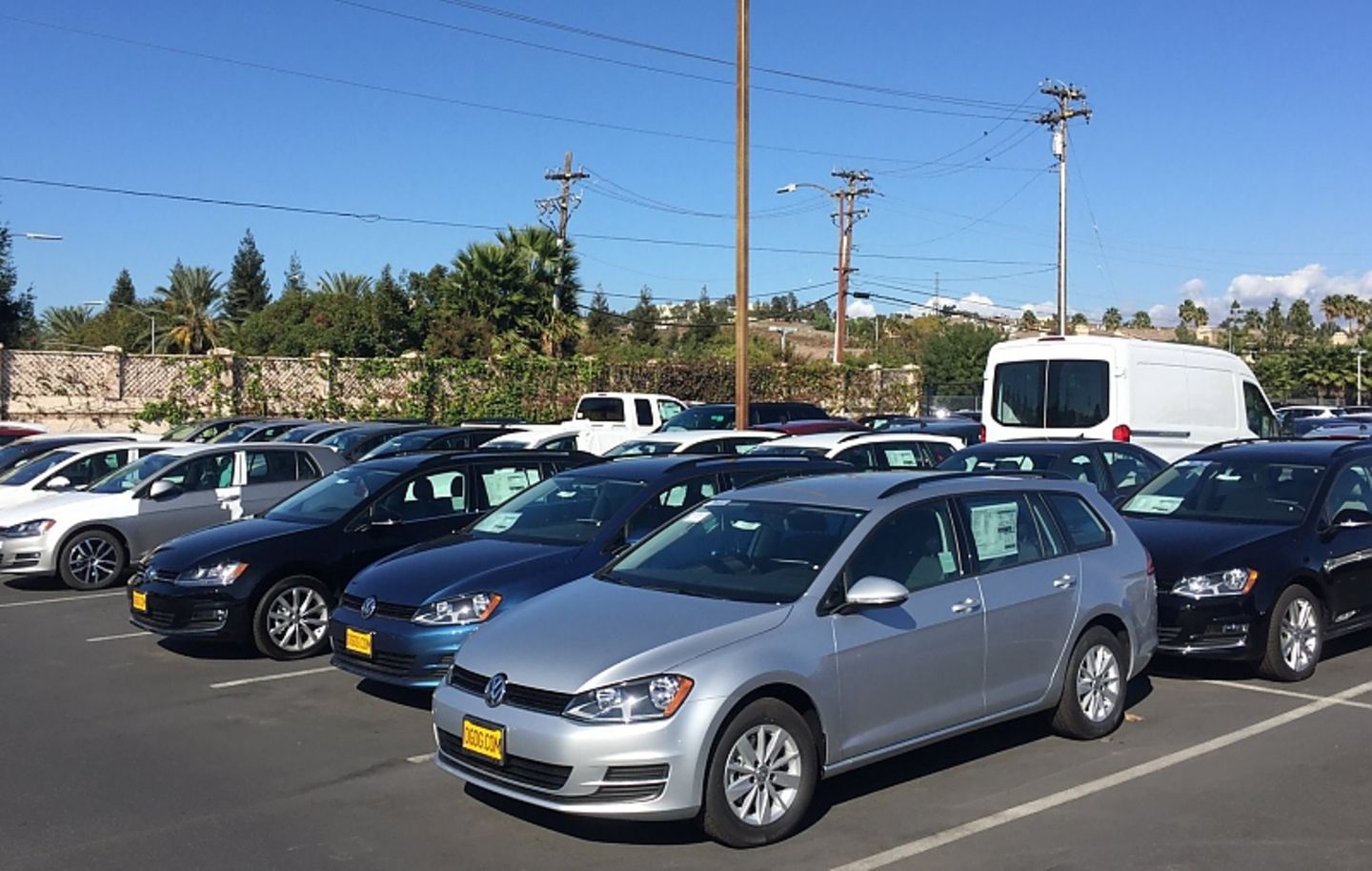 Volkswagen Händler im Silicon Valley Herbst 2015 - die Lager sind voll und der Verkauf läuft gut