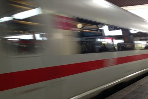 Tschüss, Auto und Fernbus – Ist die Deutsche Bahn ihr Geld wert?