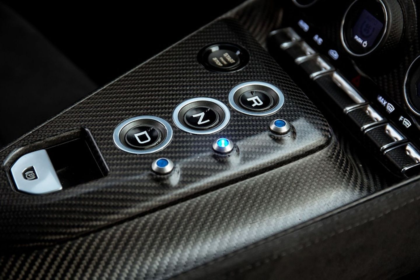 Die Mittelkonsole des James Bond Jaguar C-X75