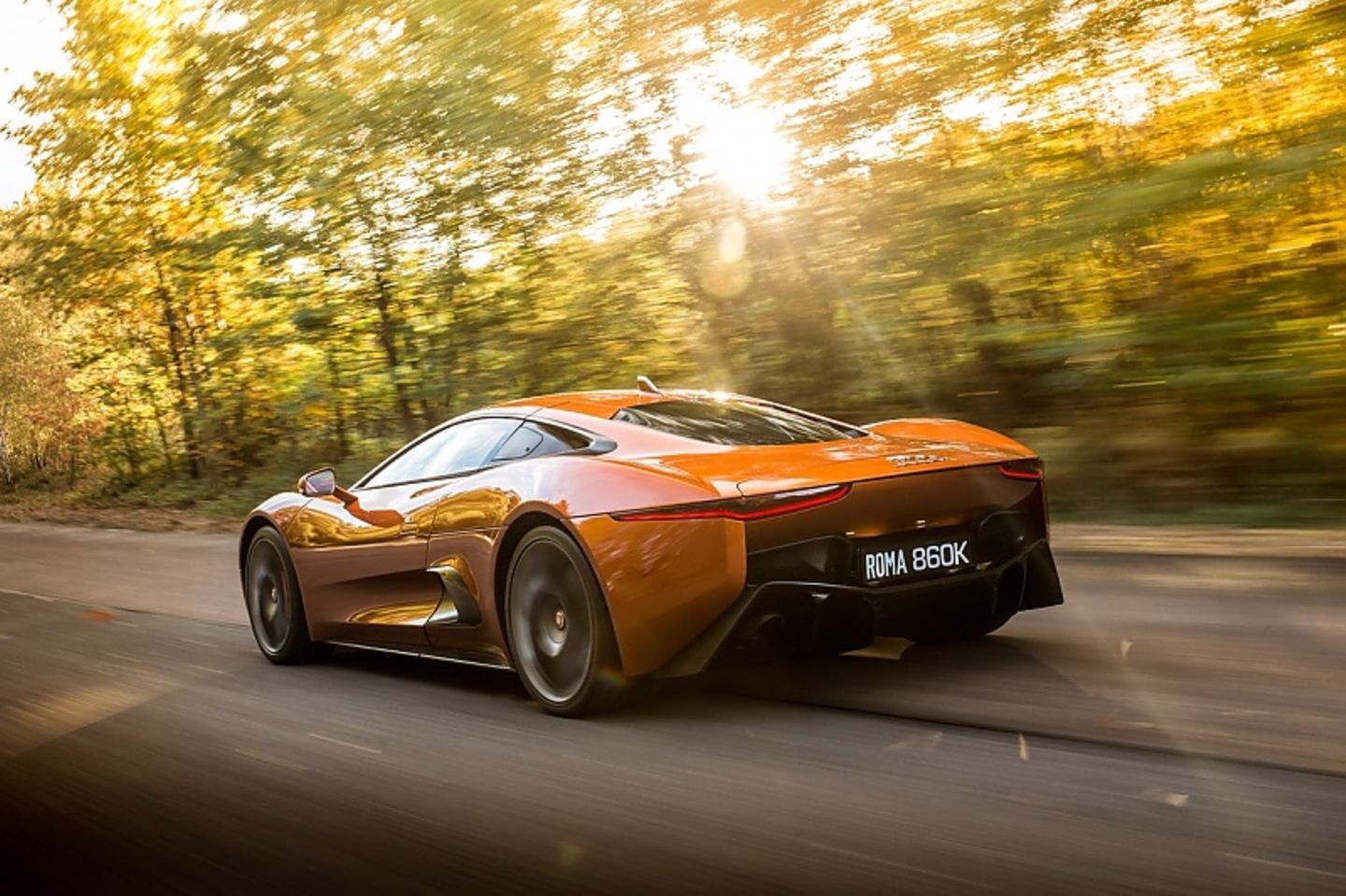 Der James Bond Jaguar C-X75 hat ein römisches Nummernschild