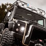 Der James-Bond-Defender hat Sperrdifferentiale an der Vorder- und Hinterachse