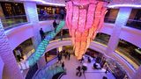 Das Treppenhaus der "Norwegian Escape"