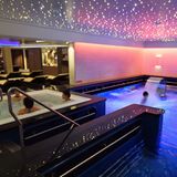 Pool und künstlicher Sternenhimmel