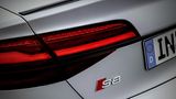 Die Rückleuchten des Audi S8 Plus sind etwas dunkler als beim normalen S8