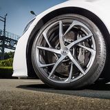 Die Bremsen packen kräftig zu