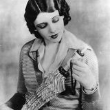 Dieses Teil verbindet die Funktion eines Zigarettenhalters mit der eines Regenschirms. Im Zweifel kann man so im Freien rauchen, und bleibt trotzdem trocken.