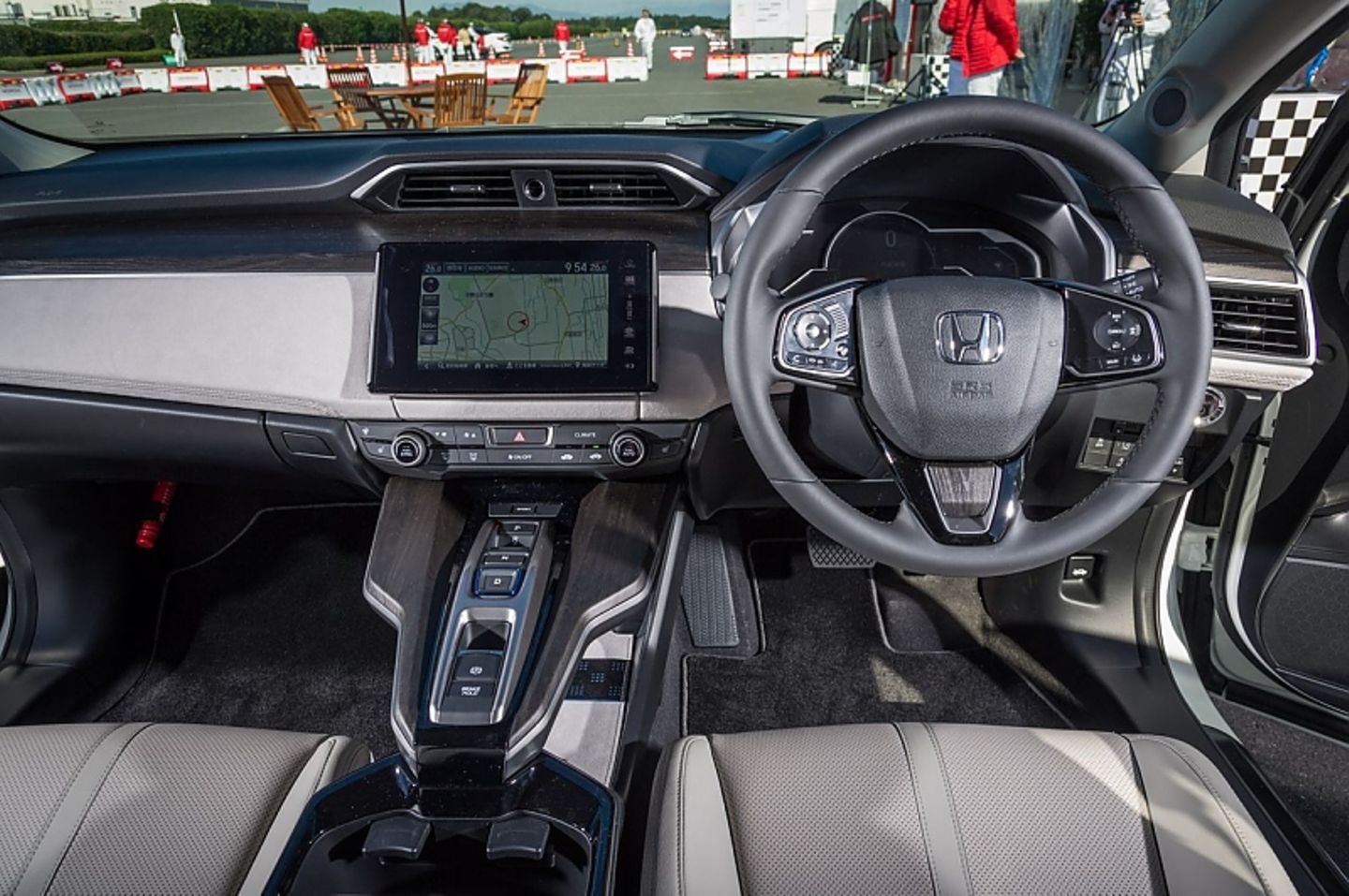 Das Cockpit ist konventionell gestaltet