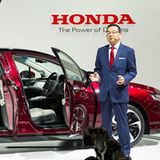 Honda-Chef Takahiro Hachigo stellte den FCV Clarity auf der Tokyo Motoeshow