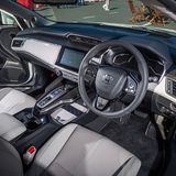 Im Cockpit sind holzähnliche Applikationen vorhanden