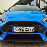 Er hat ein manuelles Sechsganggetriebe.