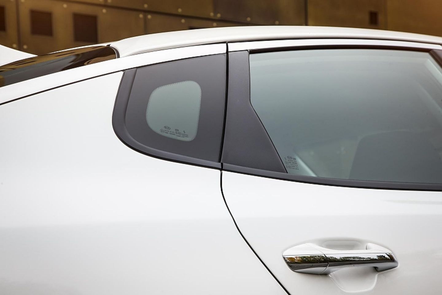 Der Kia Optima hat ein zusätzliches Fenster hinter der Fondtür bekommen