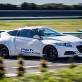 Der Prototyp ist aufgrund der Kombination von E-Torque-Vectoring und Allrad-Lenkung sehr agil