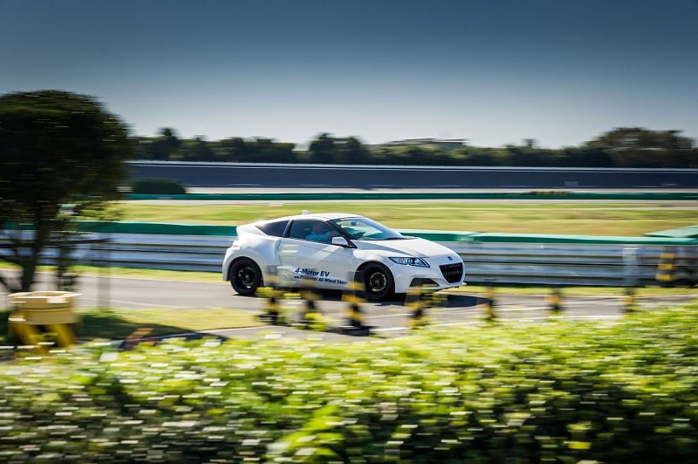 Der Prototyp Honda 4-Motor EV hat 225 PS, bei der Serienversion sollen es rund 350 PS sein