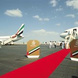 Rollfeld mit zwei Maschinen