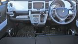 Das Cockpit des Suzuki Hustler.
