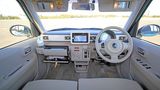 Das Cockpit des Suzuki Lapin.