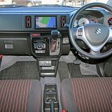 Das Cockpit des Suzuki Alto Turbo RS.